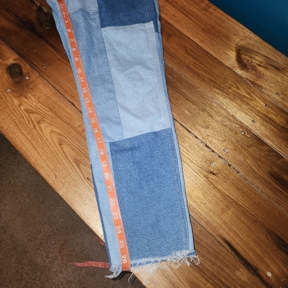 HOLLISTER Ultra High Rise Patchwork Denim​ - Picture 7 of 9